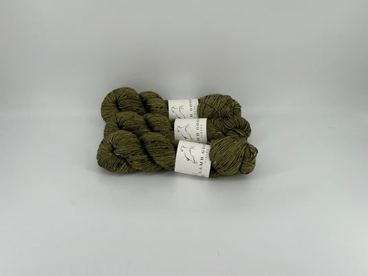 Lamb Good Fibers Tweed DK yarn – Bayou yellow-green merino wool with Donegal neps
